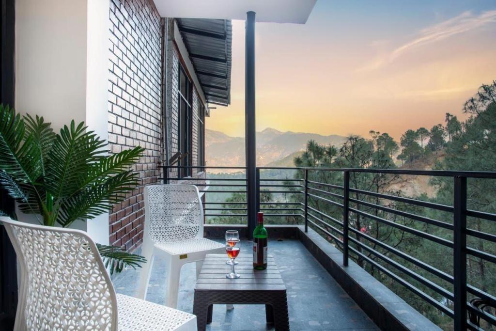 Mountain Height Kasauli Apartamento Exterior foto